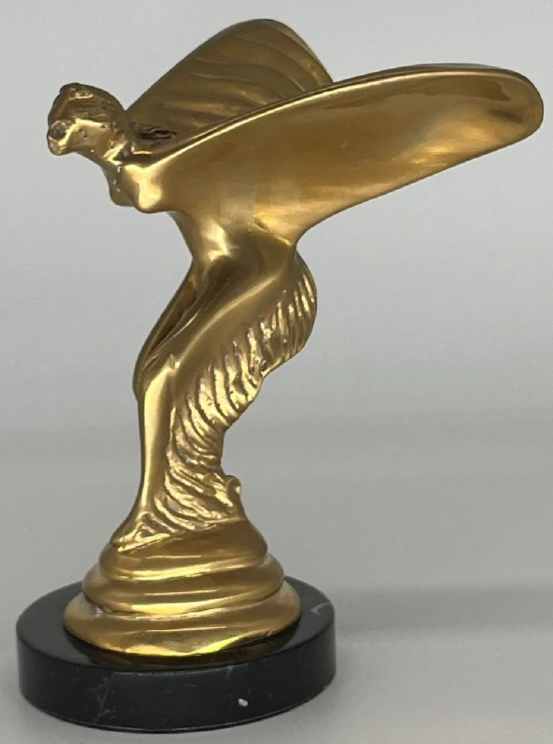 Casa Padrino Luxus Bronze Skulptur Spirit of Ecstasy Frau mit Flügeln Gold / Schwarz 15 x 15 x H. 21 cm - Edle Bronzefigur mit Marmorsockel - Schreibtisch Deko - Luxus Deko - Deko Accessoires