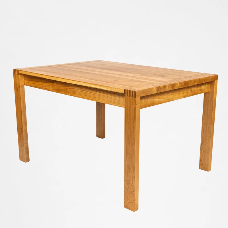 Moderner Esszimmertisch aus Massivholz