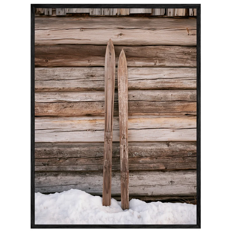 Alte Holzski im Schnee Leinwand