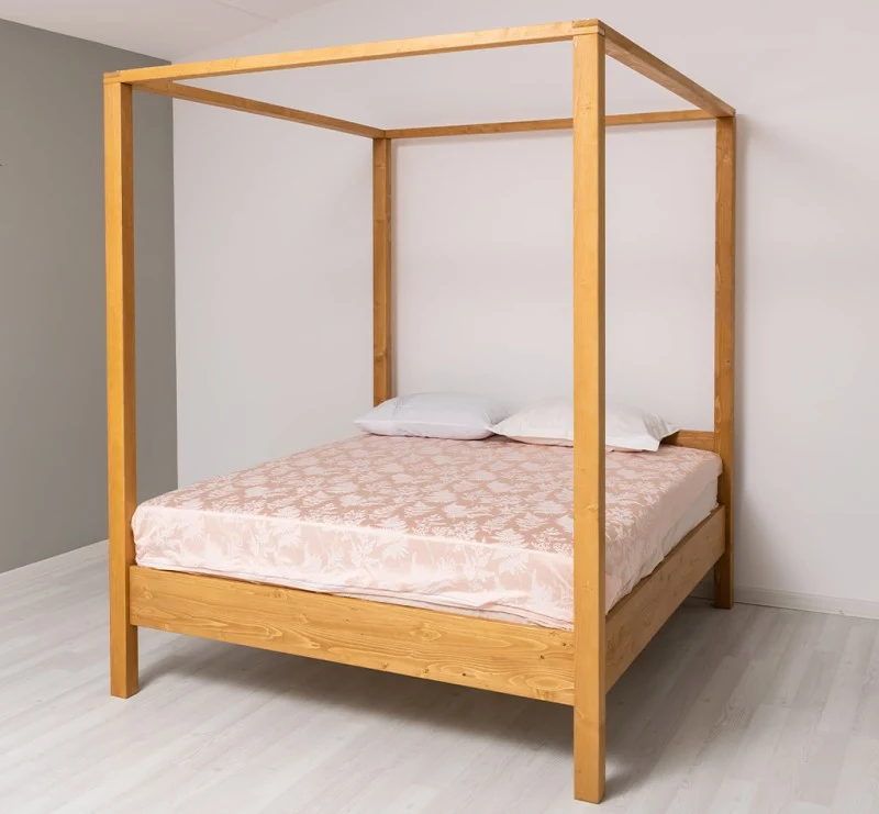 Himmelbett aus Massivholz - Klassisches Pfosten-Bett Gestell