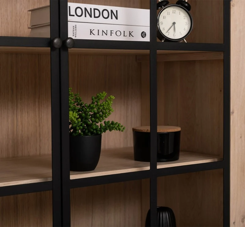 Industrial Vitrine aus massiver Eiche mit 4 Türen