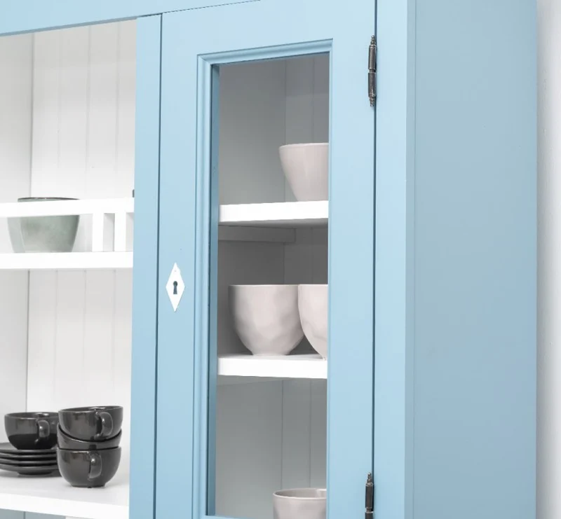 Küchen- und Buffetschrank aus massiver Eiche im Landhausstil in vielen Farben
