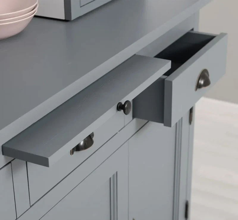 Küchen- und Buffetschrank aus massiver Eiche im Landhausstil in vielen Farben