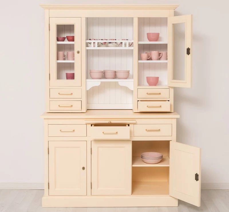 Küchen- und Buffetschrank aus massiver Eiche im Landhausstil in vielen Farben