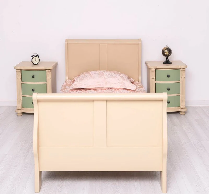 Schlafzimmer-Set aus Massivholz | Kinderzimmer mit Bett und zwei Nachttischen
