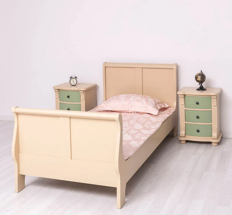 Schlafzimmer-Set aus Massivholz | Kinderzimmer mit Bett und zwei Nachttischen