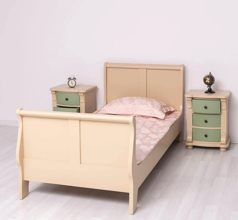 Schlafzimmer-Set aus Massivholz | Kinderzimmer mit Bett und zwei Nachttischen