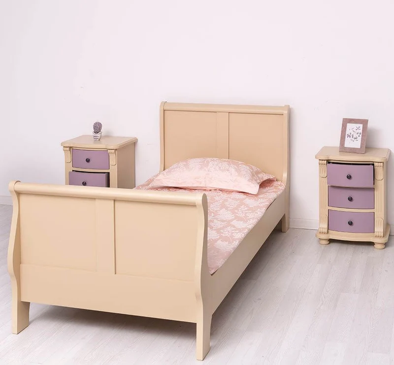 Schlafzimmer-Set aus Massivholz | Kinderzimmer mit Bett und zwei Nachttischen