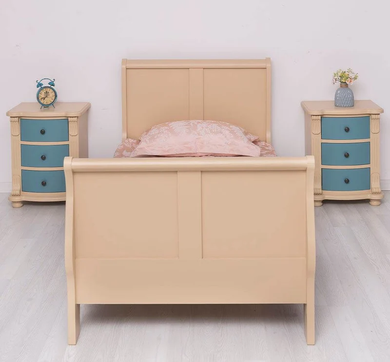 Schlafzimmer-Set aus Massivholz | Kinderzimmer mit Bett und zwei Nachttischen