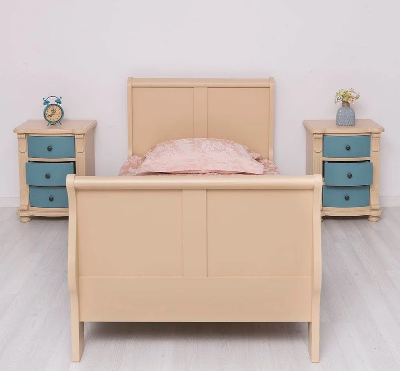 Schlafzimmer-Set aus Massivholz | Kinderzimmer mit Bett und zwei Nachttischen
