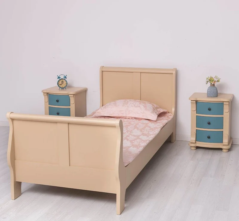 Schlafzimmer-Set aus Massivholz | Kinderzimmer mit Bett und zwei Nachttischen