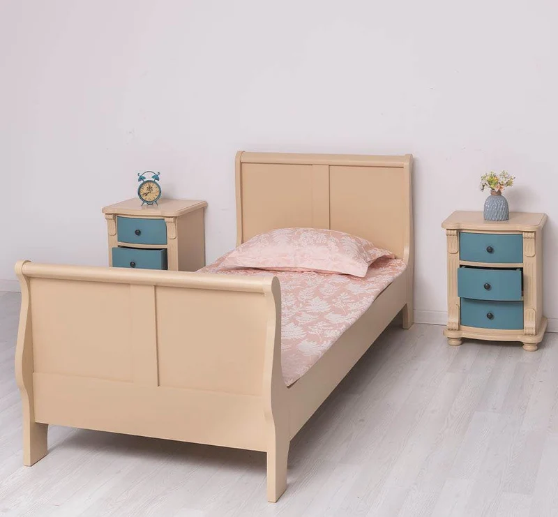 Schlafzimmer-Set aus Massivholz | Kinderzimmer mit Bett und zwei Nachttischen