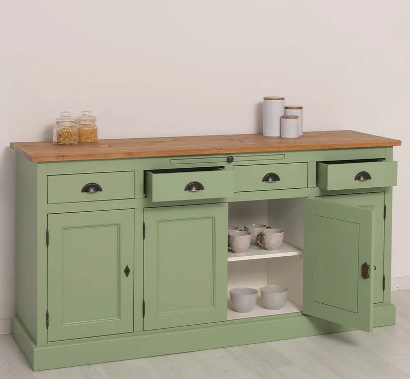 Viertüriges Sideboard aus Massivholz im Landhausstil