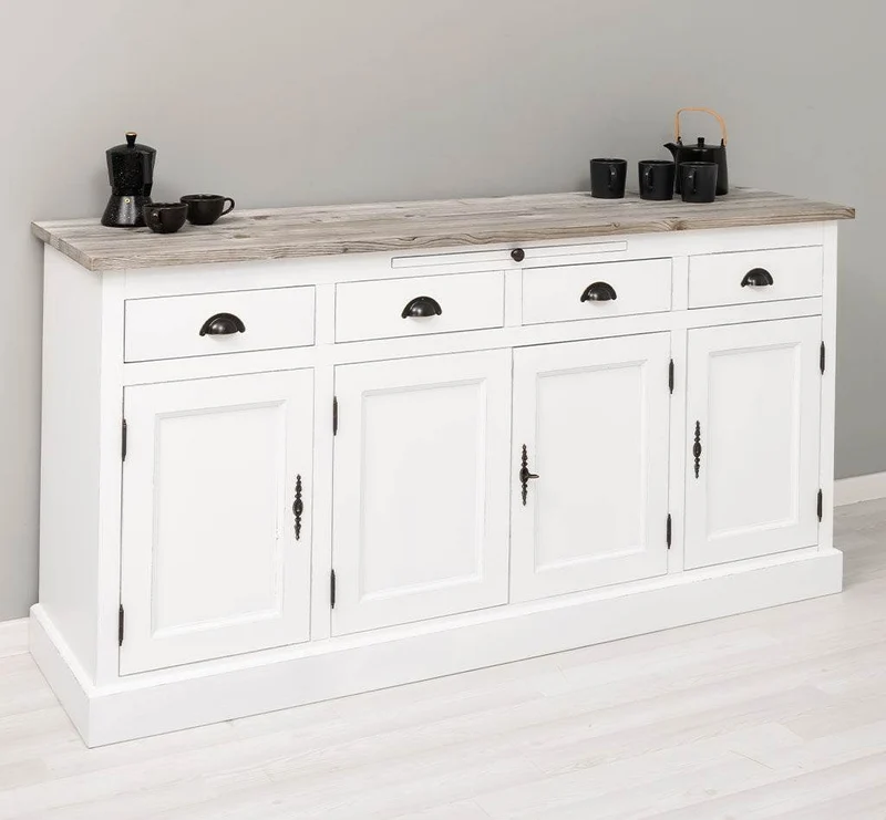 Viertüriges Sideboard aus Massivholz im Landhausstil