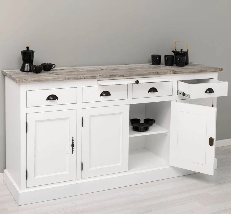 Viertüriges Sideboard aus Massivholz im Landhausstil