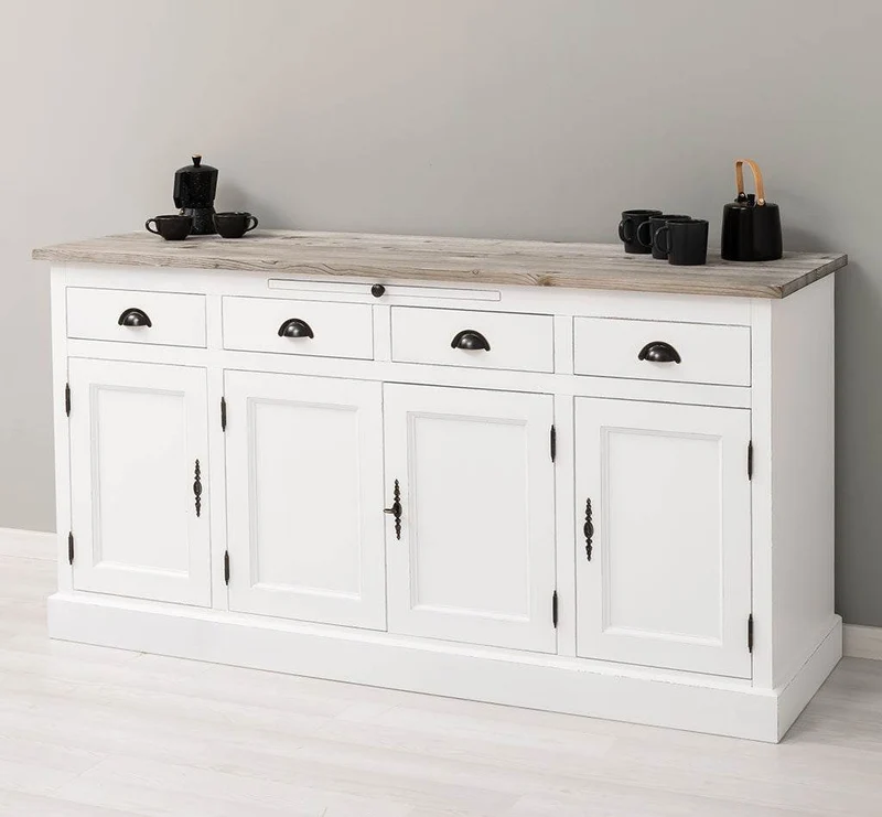 Viertüriges Sideboard aus Massivholz im Landhausstil