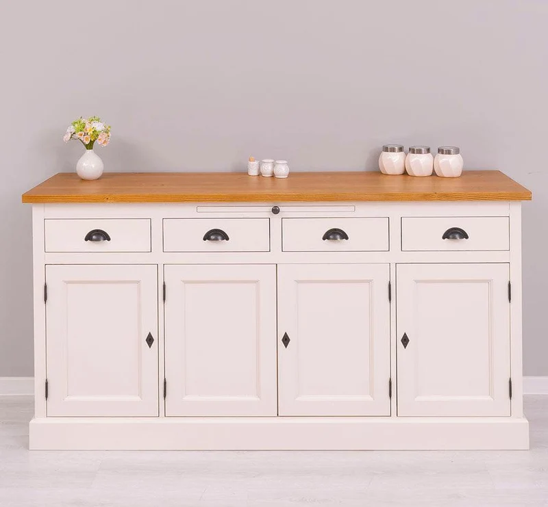 Viertüriges Sideboard aus Massivholz im Landhausstil