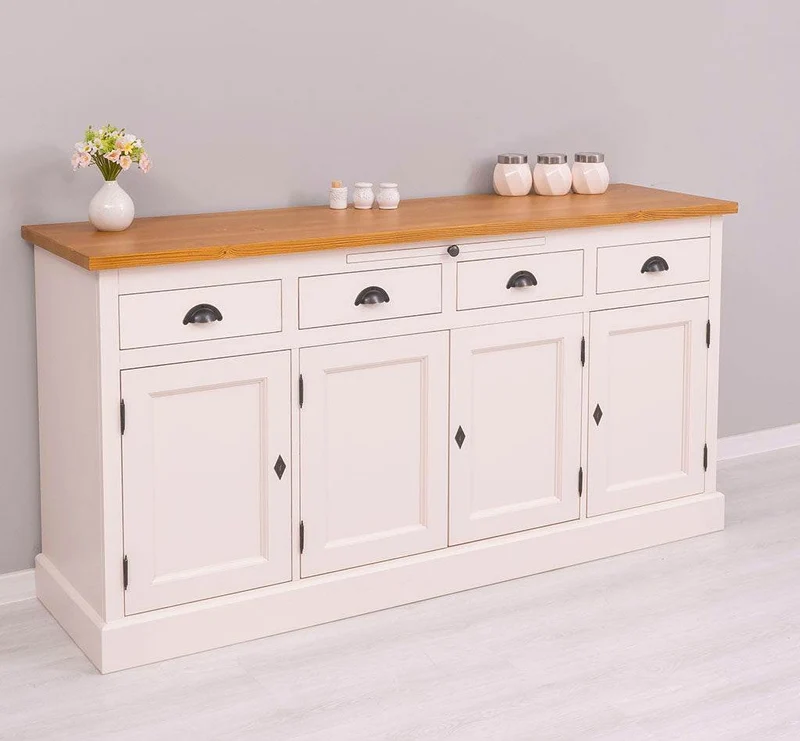 Viertüriges Sideboard aus Massivholz im Landhausstil