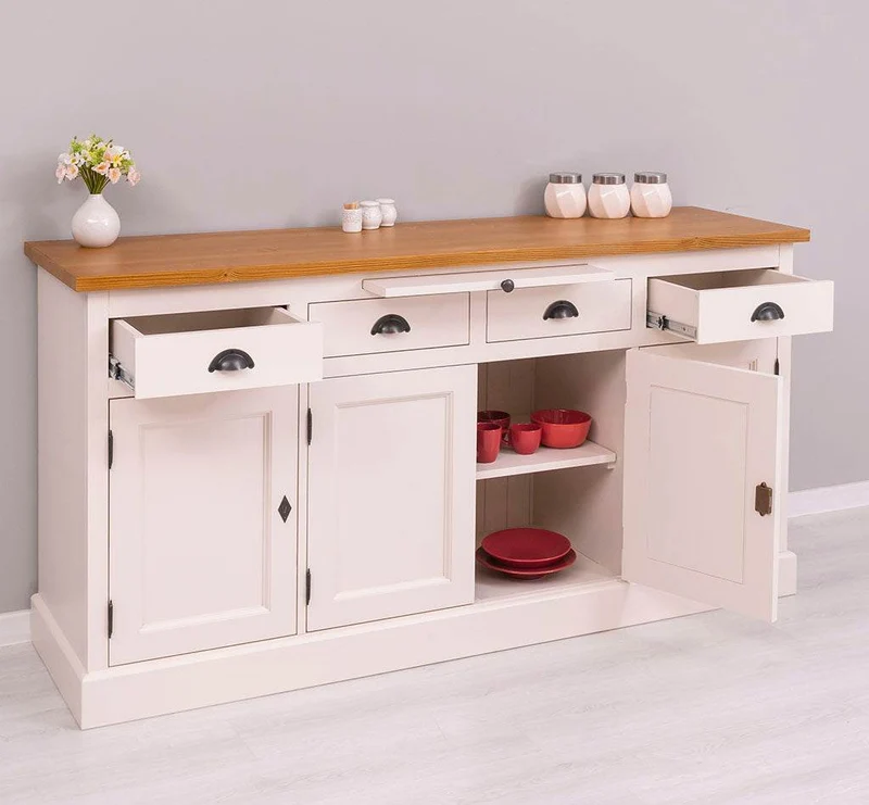 Viertüriges Sideboard aus Massivholz im Landhausstil