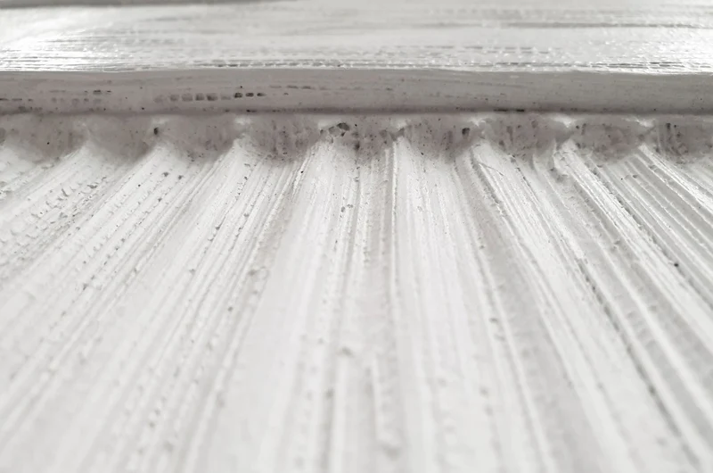 Casa Padrino Luxus Wanddekoration Weiß 60 x 4 x H. 95 cm - Wandrelief Oliver aus Bananenrinde mit Holzrahmen - Luxus Deko Accessoires
