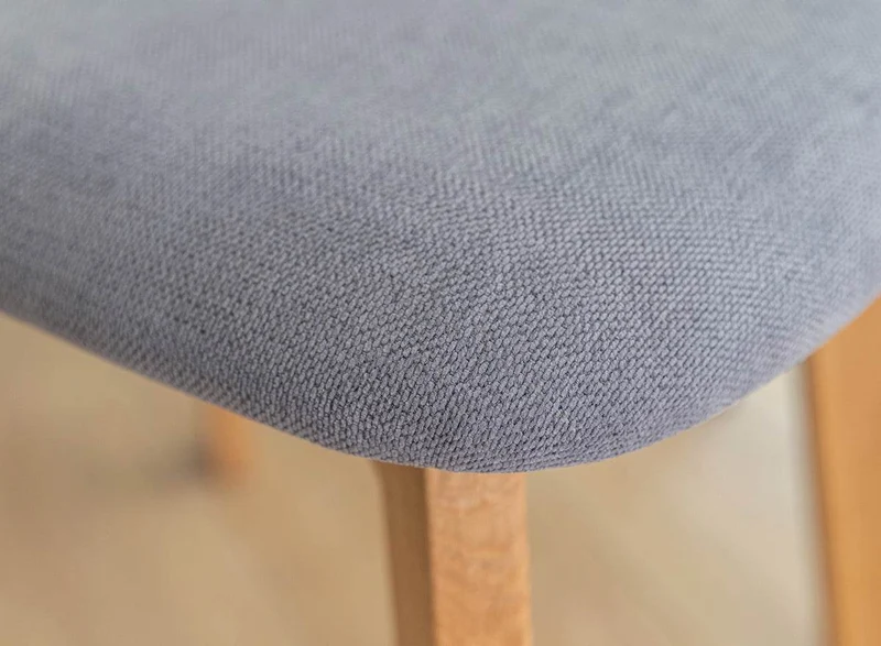 Esszimmerstuhl aus Massivholz | Minimalistischer Eichenstuhl Leon mit Rückenlehne und gepolstertem Sitz in Graphit