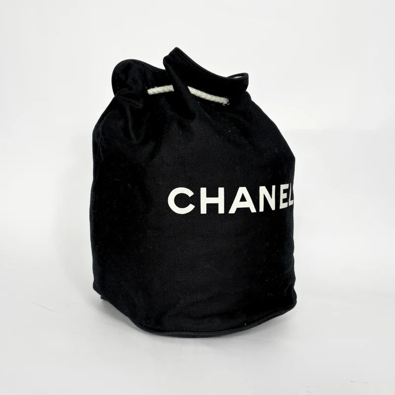 Chanel Schwarz Bucket Bag