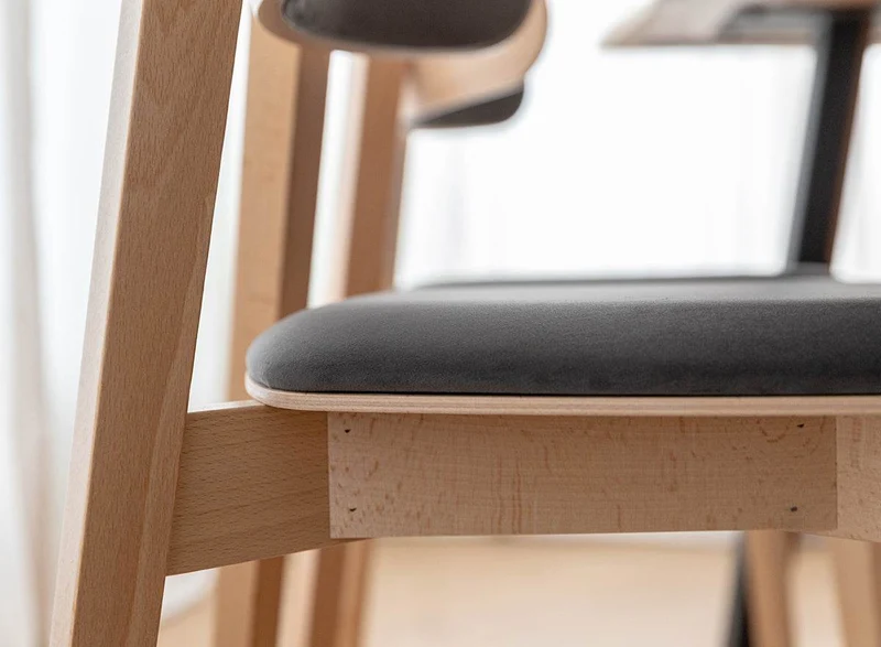 Esszimmerstuhl aus Massivholz | Minimalistischer Polsterstuhl Como
