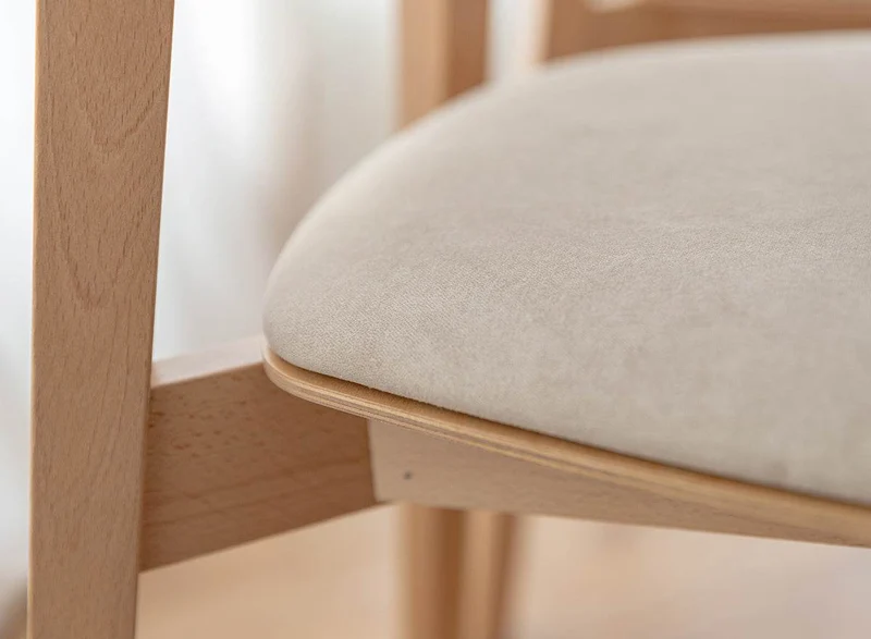 Esszimmerstuhl aus Massivholz | Minimalistischer Polsterstuhl Como