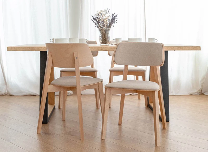 Esszimmerstuhl aus Massivholz | Minimalistischer Polsterstuhl Como