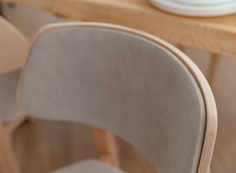 Esszimmerstuhl aus Massivholz | Minimalistischer Polsterstuhl Como