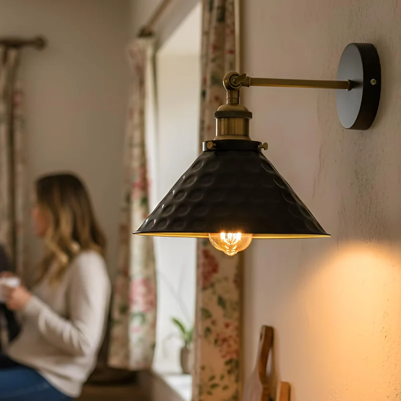 Wandleuchte 180° verstellbar - Gehämmert Metall Schwarz & Messing E27~3762