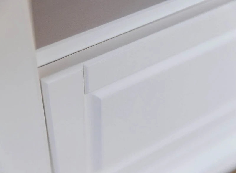 Kleine Vitrine aus Massivholz | Wohnzimmerschrank Marone Elite mit zwei Schubladen