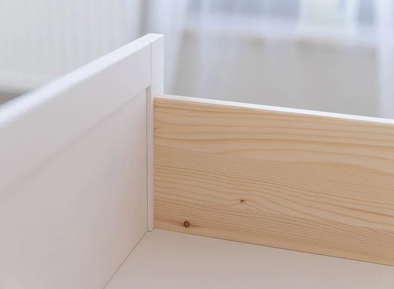 Schmale Vitrine aus Massivholz | Wohnzimmerschrank Marone Elite Tabacco mit zwei Schubladen