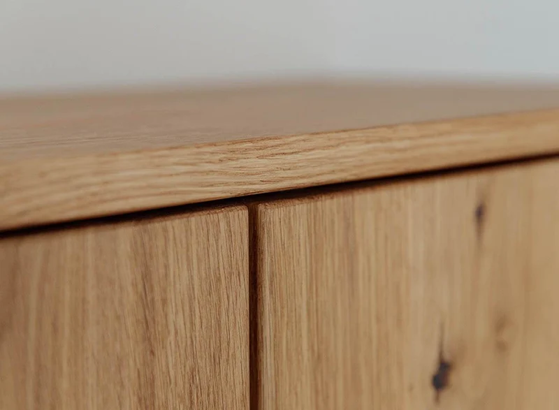 Minimalistischer Wäscheschrank aus geölter Wildeiche | Kleiner Skandi Kleiderschrank Simona mit zwei Schubladen