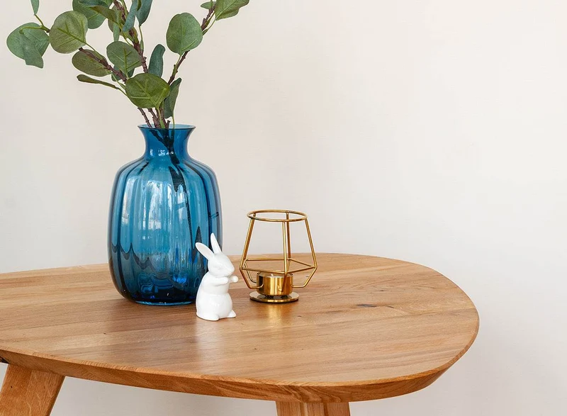 Minimalistischer Couchtisch aus massiver Eiche | Ovaler Beistelltisch Orbetello in zwei Größen