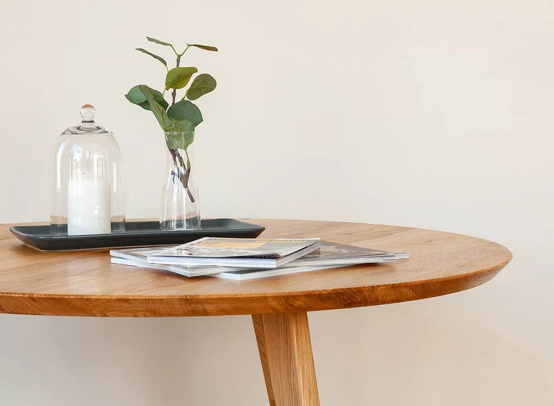 Minimalistischer Couchtisch aus massiver Eiche | Runder Beistelltisch Orbetello in drei Größen