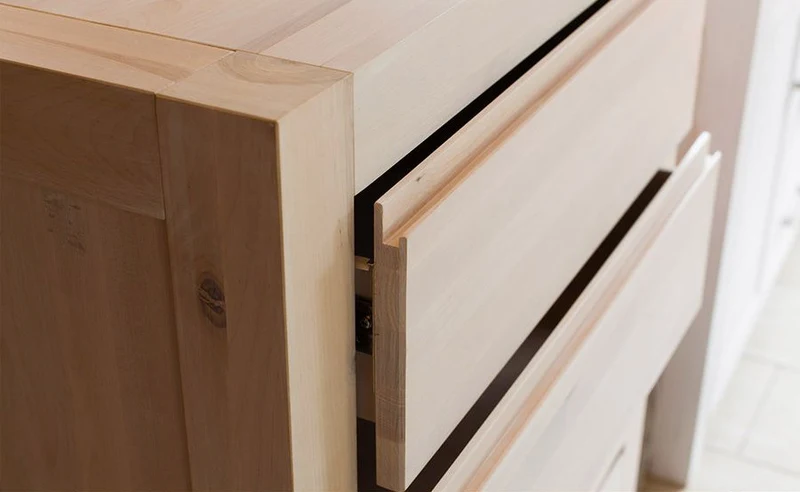SOLIDO Massivholz Kommode – Handgefertigte Eleganz für Ihr Zuhause
