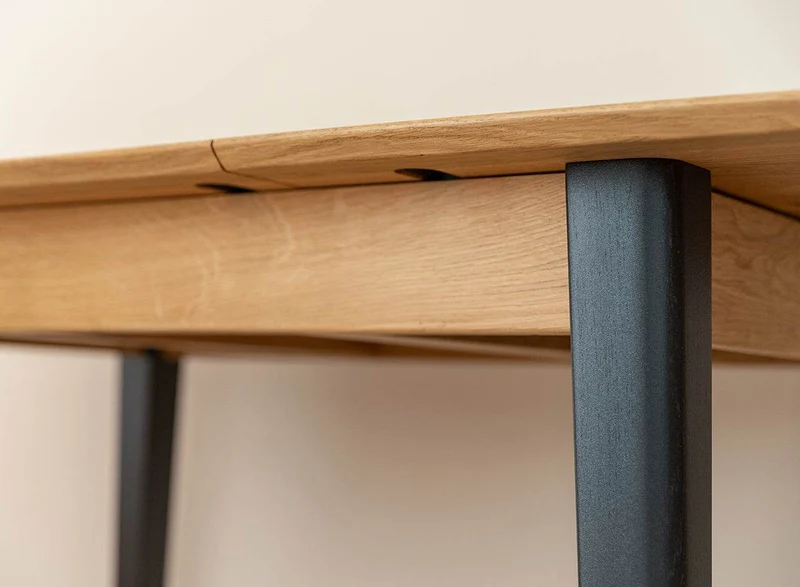 Minimalistischer Tisch aus massiver Eiche mit Verlängerung 45 | Ausziehtisch Orbetello Akzent