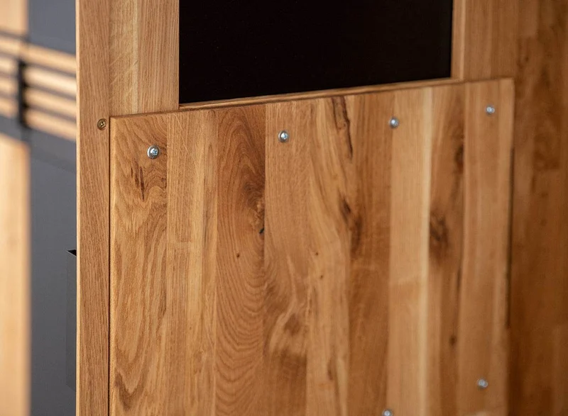 Moderner Kleiderschrank aus massiver Wildeiche | Beleuchteter Schrank Ravello 5 mit Glastür