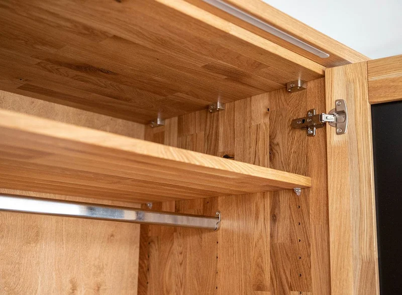Moderner Kleiderschrank aus massiver Wildeiche | Beleuchteter Schrank Ravello 4