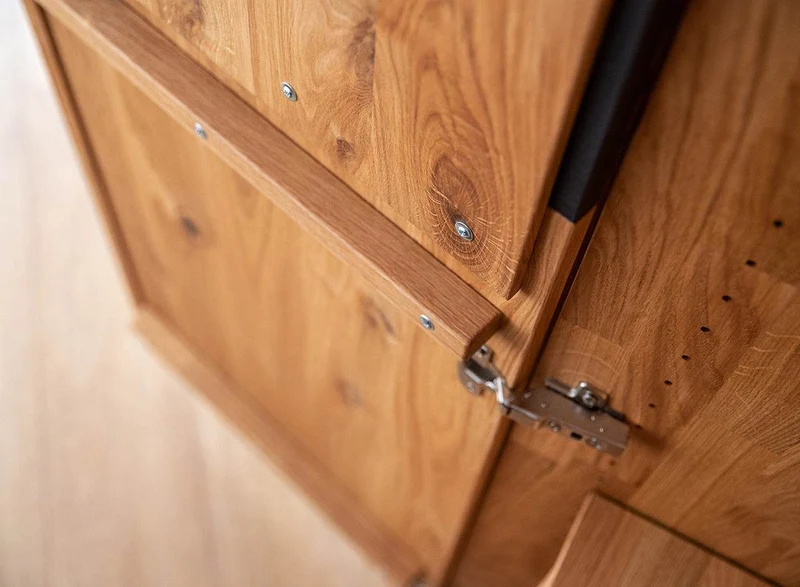 Moderner Kleiderschrank aus massiver Wildeiche | Beleuchteter Schrank Ravello 3