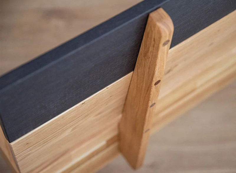 Modernes Bett aus massiver Wildeiche | Doppelbett Ravello