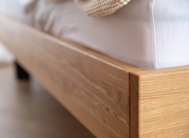 Modernes Bett aus massiver Wildeiche | Doppelbett Ravello