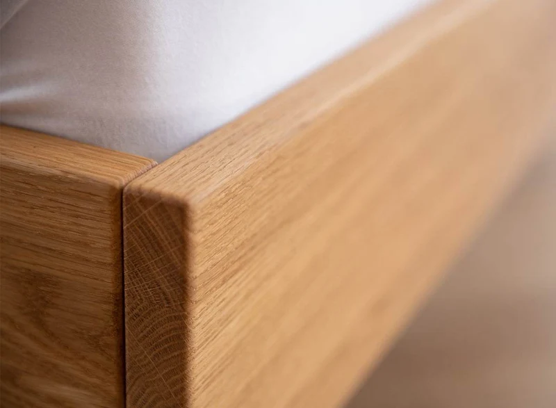 Modernes Bett aus massiver Wildeiche | Doppelbett Ravello