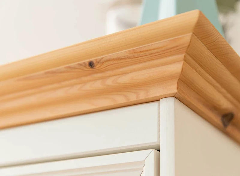 Nachtkonsole Belluno Elegante aus Massivholz