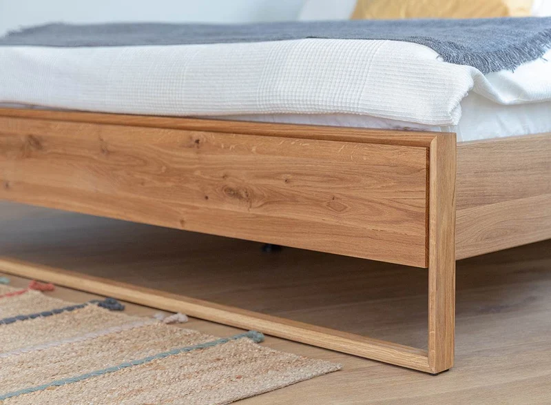 Modernes Bett Adria aus massiver Eiche in verschiedenen Größen
