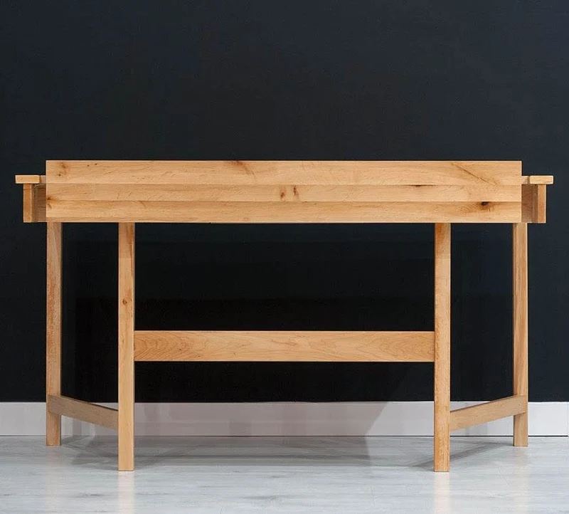 Moderner Schreibtisch aus massiver Eiche | Tisch Essa mit drei Schubladen