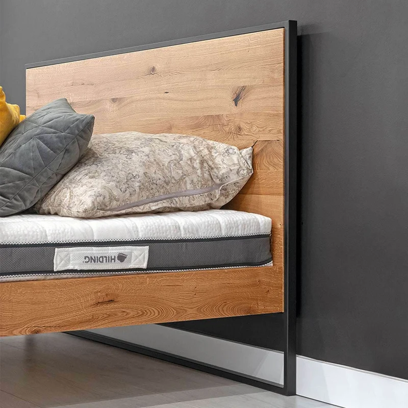 Industrial Bett aus massiver Eiche und Metall | FRAME