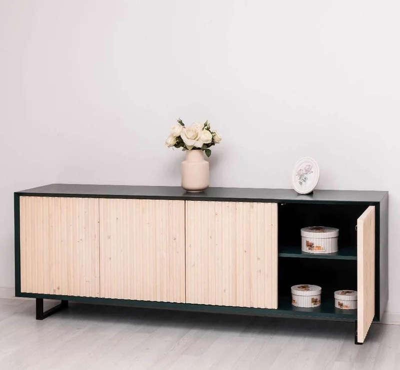 Großes TV-Board aus Massivholz | Sideboard mit geschlossener Front
