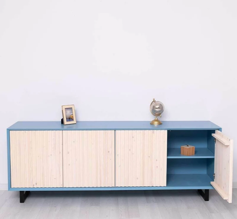 Großes TV-Board aus Massivholz | Sideboard mit geschlossener Front
